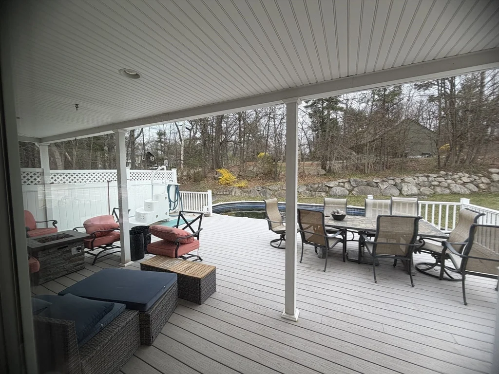 81 N Main St, North Bellingham