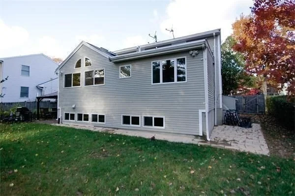 22 Westlund Rd, Belmont