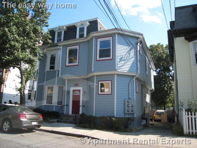 79 Walnut St, Prospect Hill