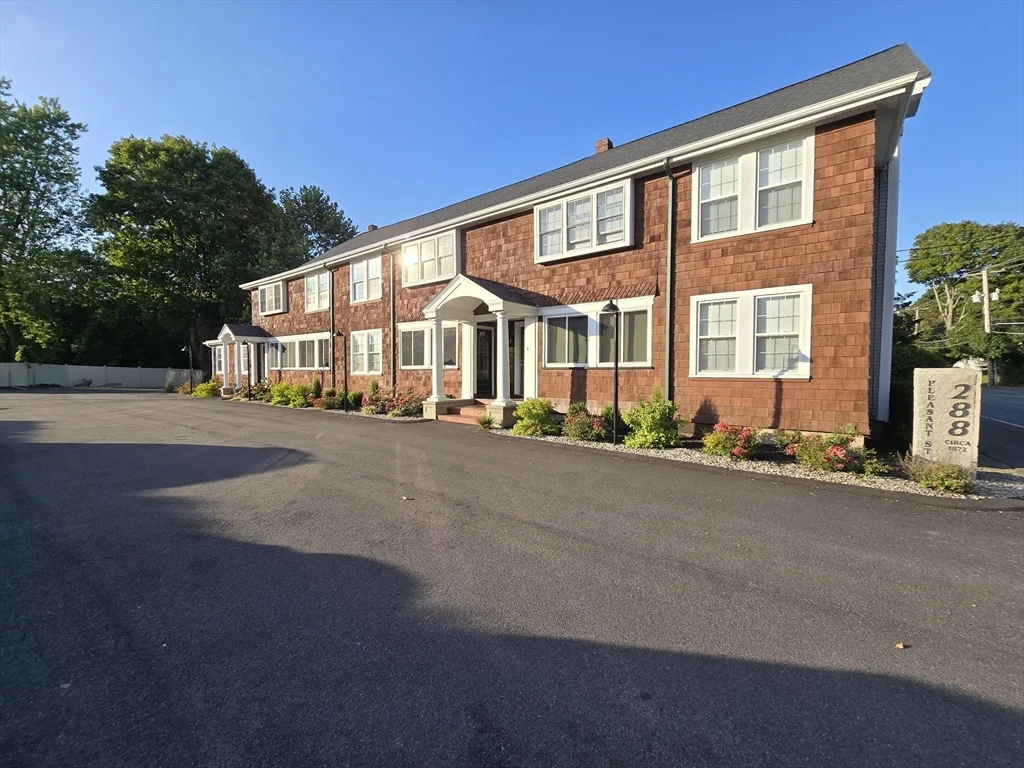 288 Pleasant St, Stoughton