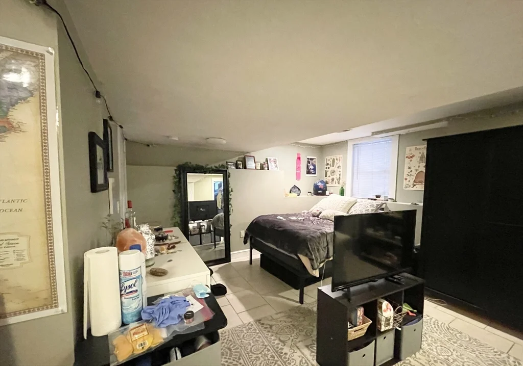 23 Iroquois, Mission Hill