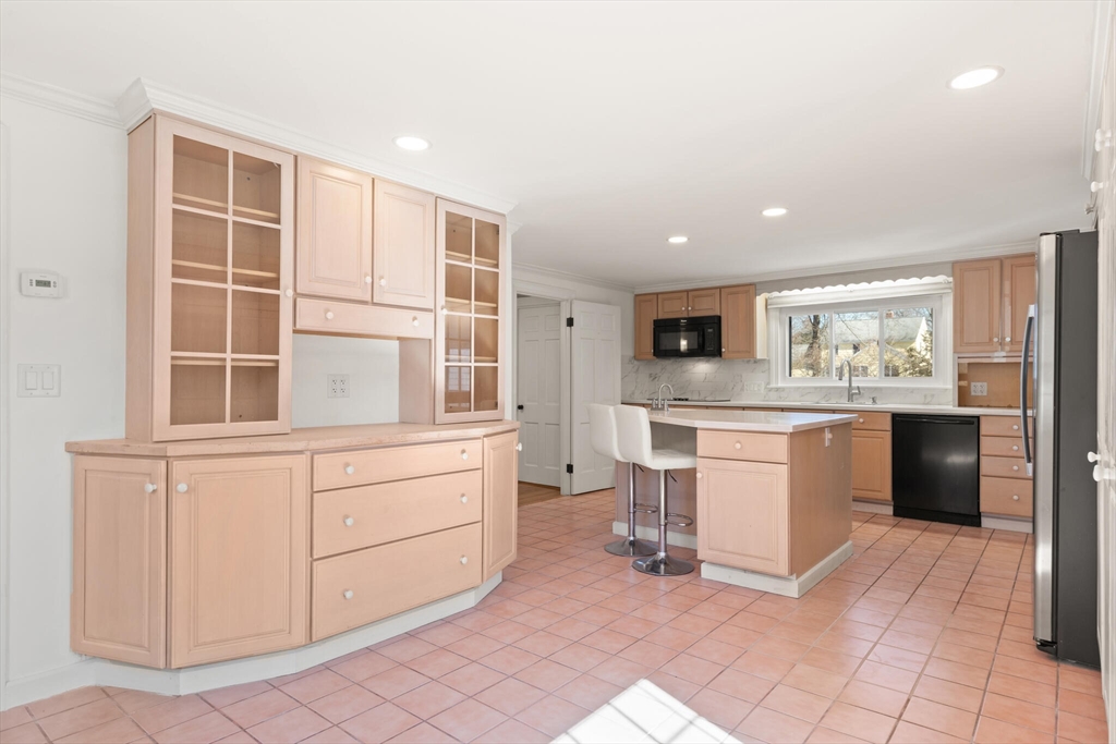 177 Main St, Wayland