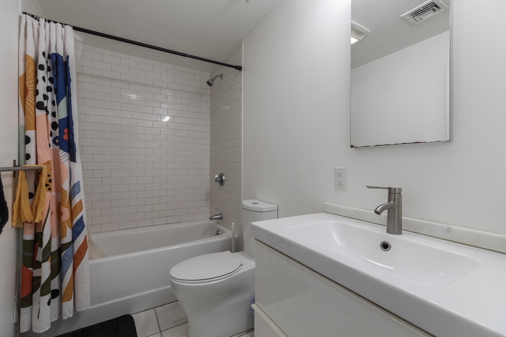 1662 Washington, South End