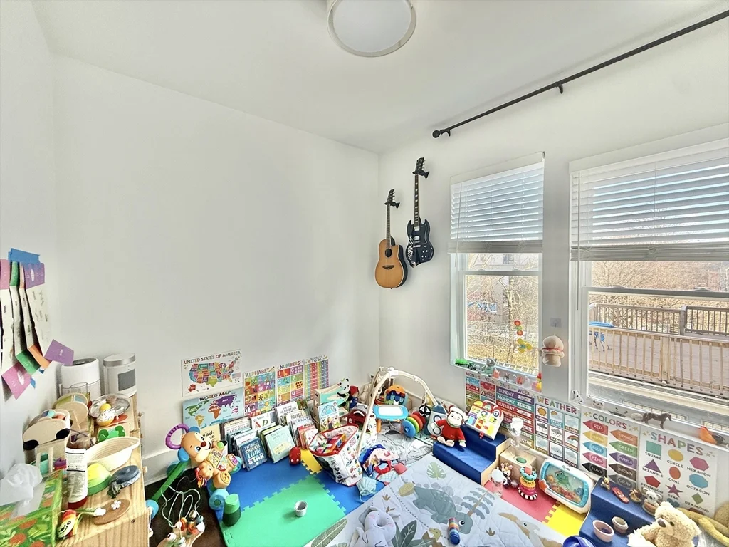 13 Schuyler St, Roxbury