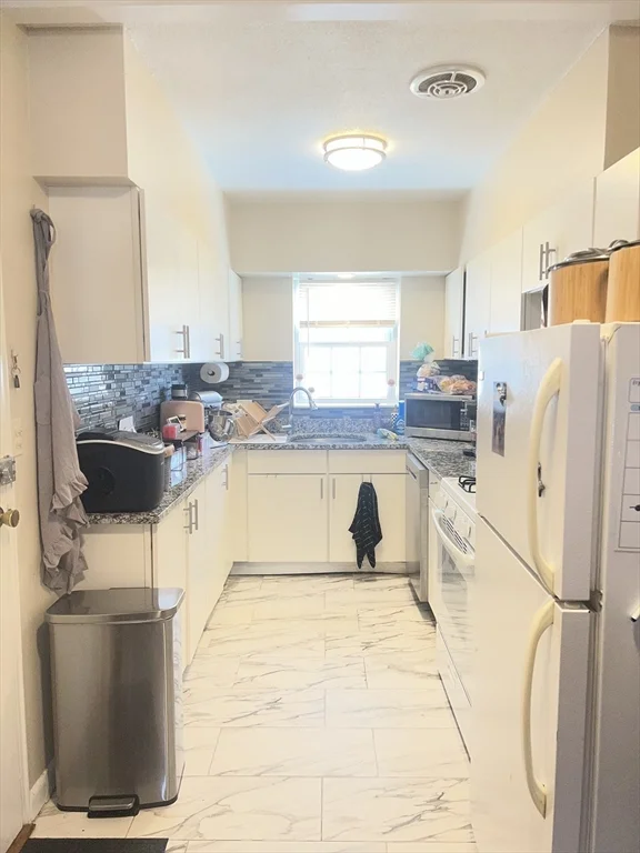 169 Lake Shore, Brighton