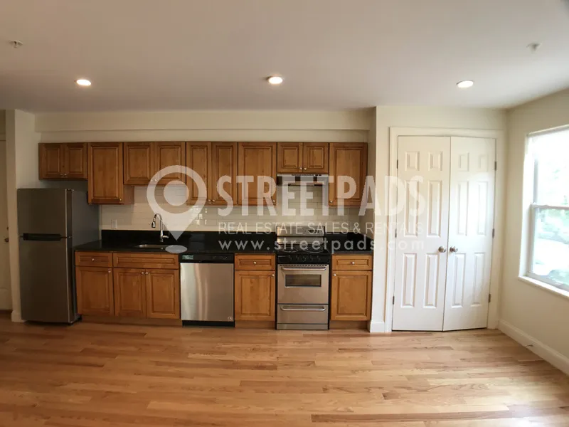 379 Harvard St, Mid-Cambridge