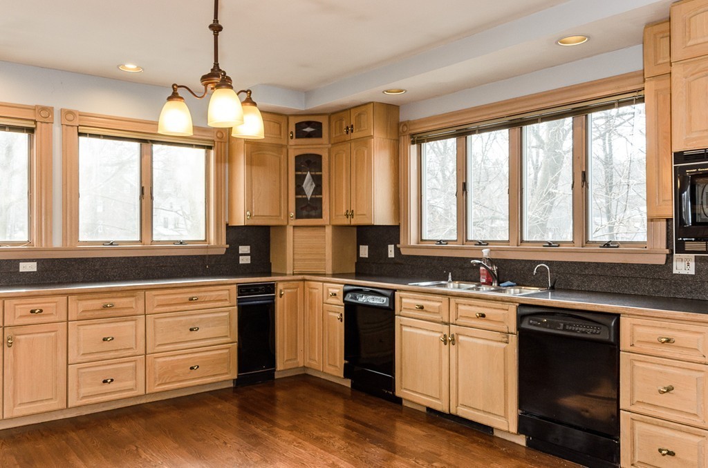 6 Blake Rd, Brookline Hills