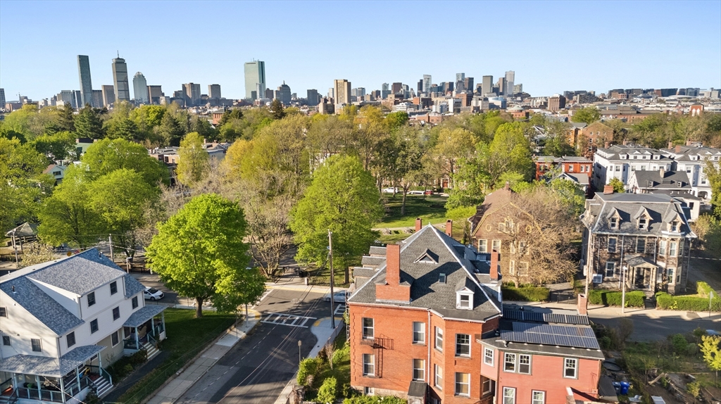 86 Winthrop St, Roxbury