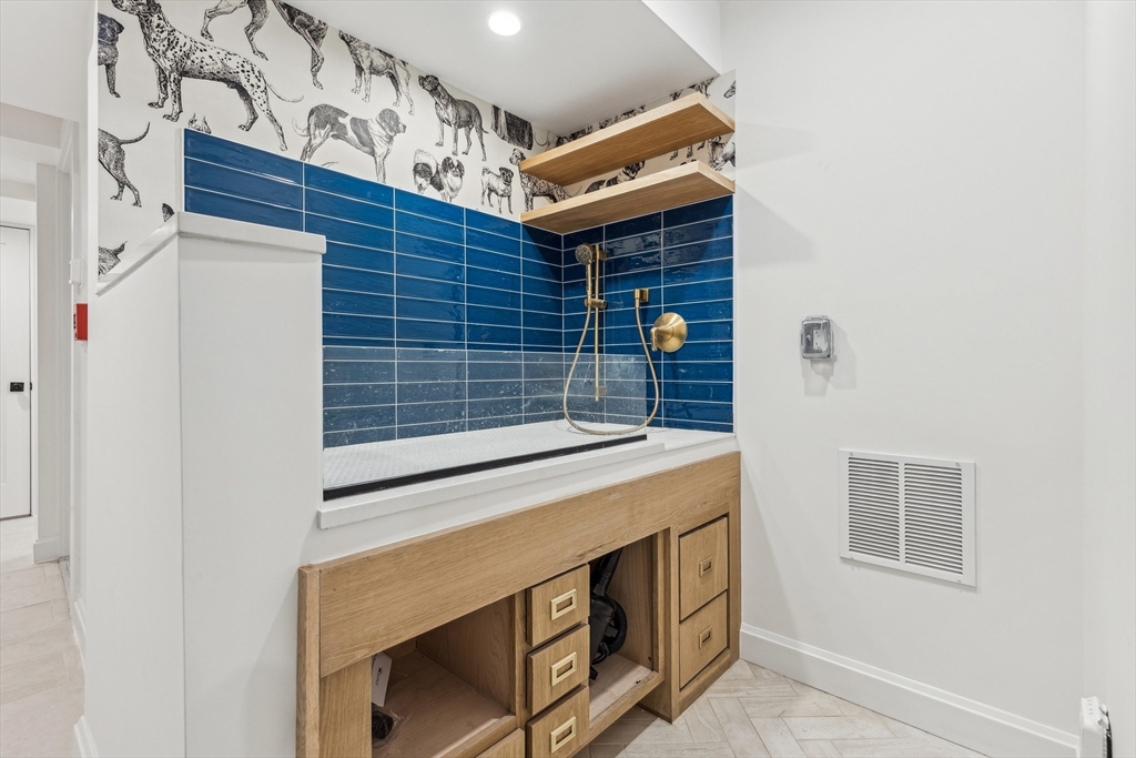 1618 Beacon St, Brookline