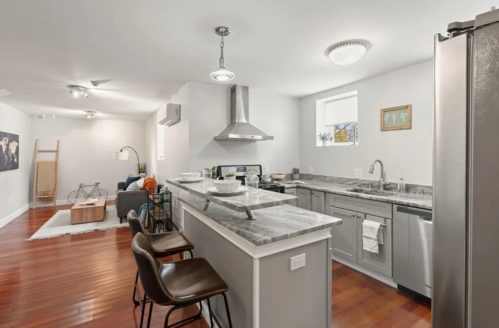 15 Millmont St, Roxbury