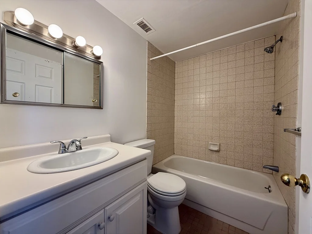6 S Washington St, North Attleboro