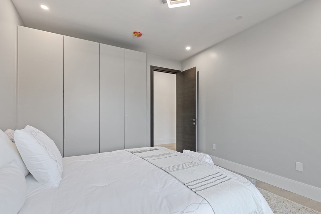 88 Dover St, Davis Square