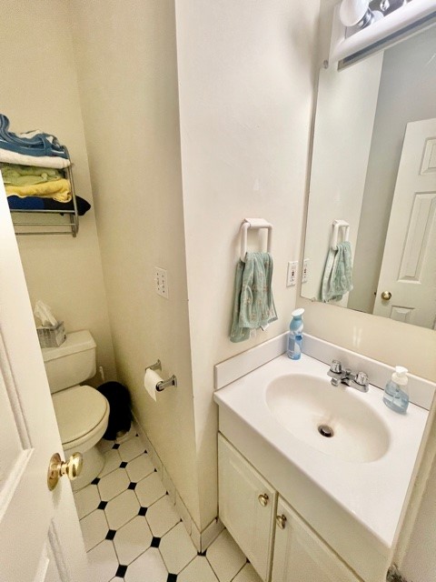 3 bed, 1 bath apartment for rent at 17 Thacher St Unit 2, North End — photo 13 of 24