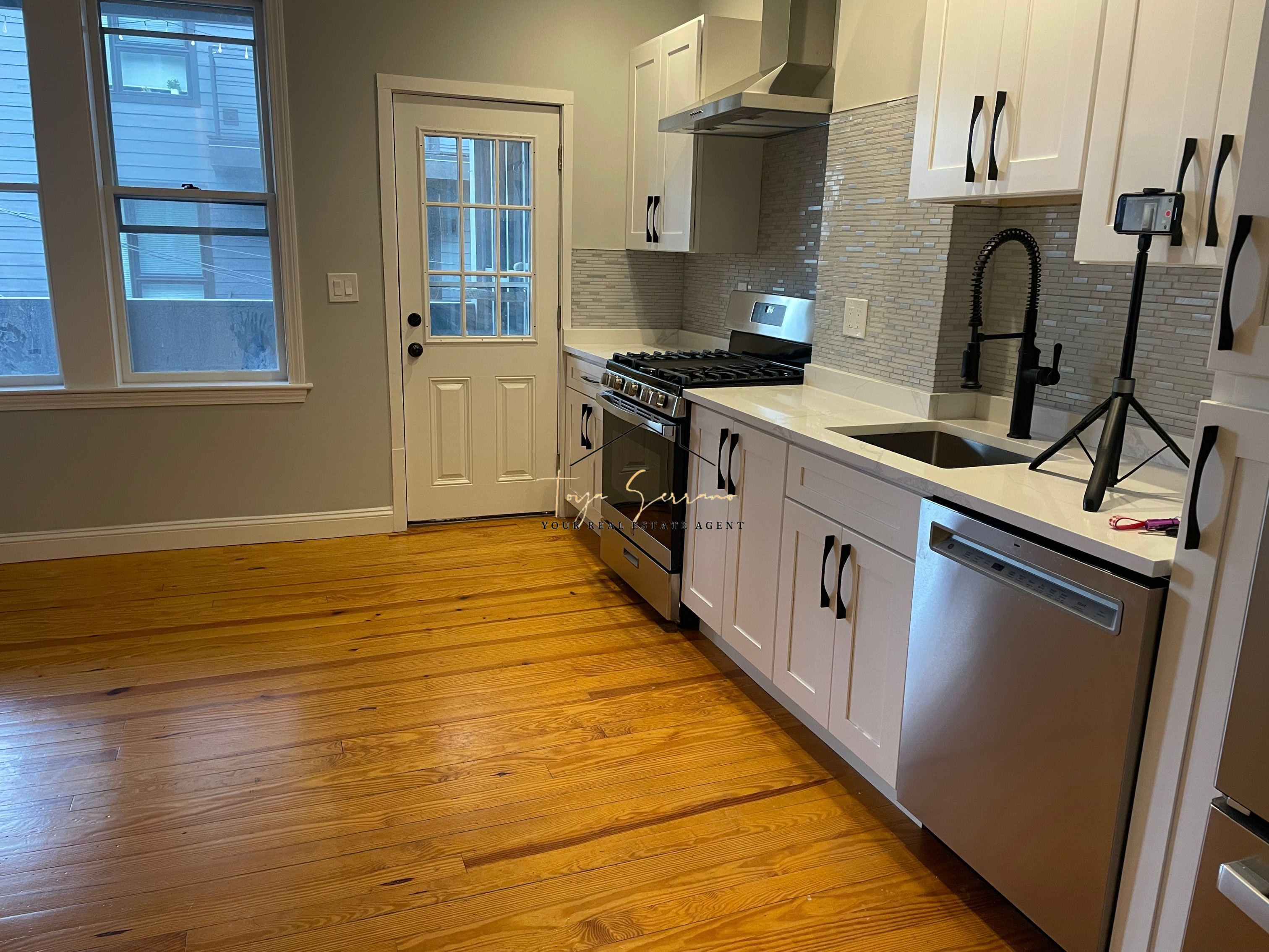 4 bed, 1 bath apartment for rent at 131 Cottage St Unit 2TS, East Boston — photo 5 of 17