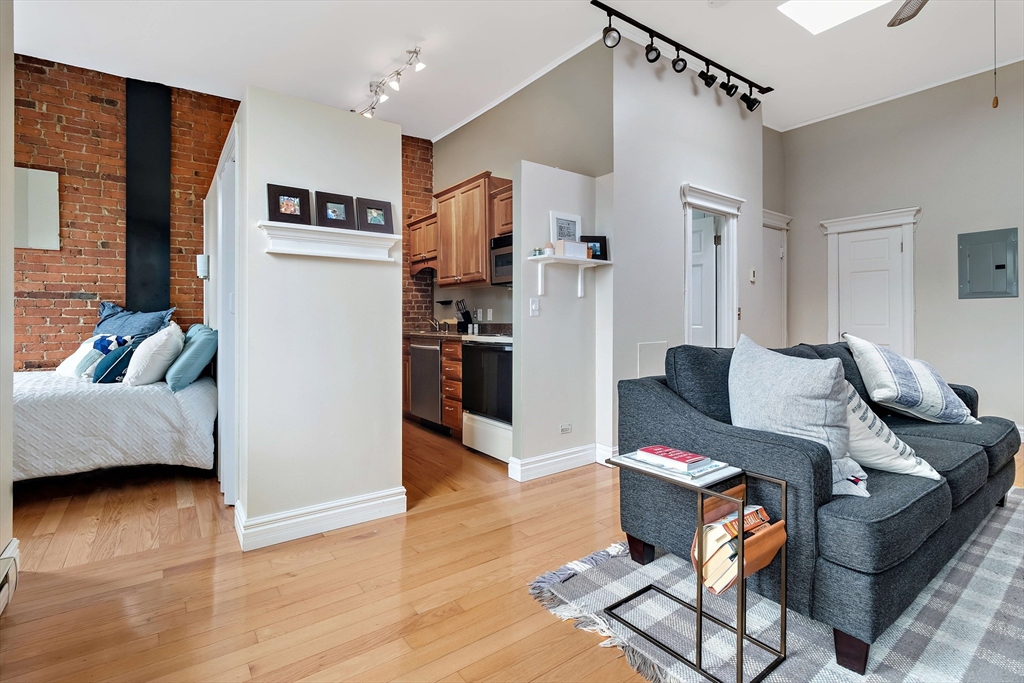 127 Marlborough St, Back Bay