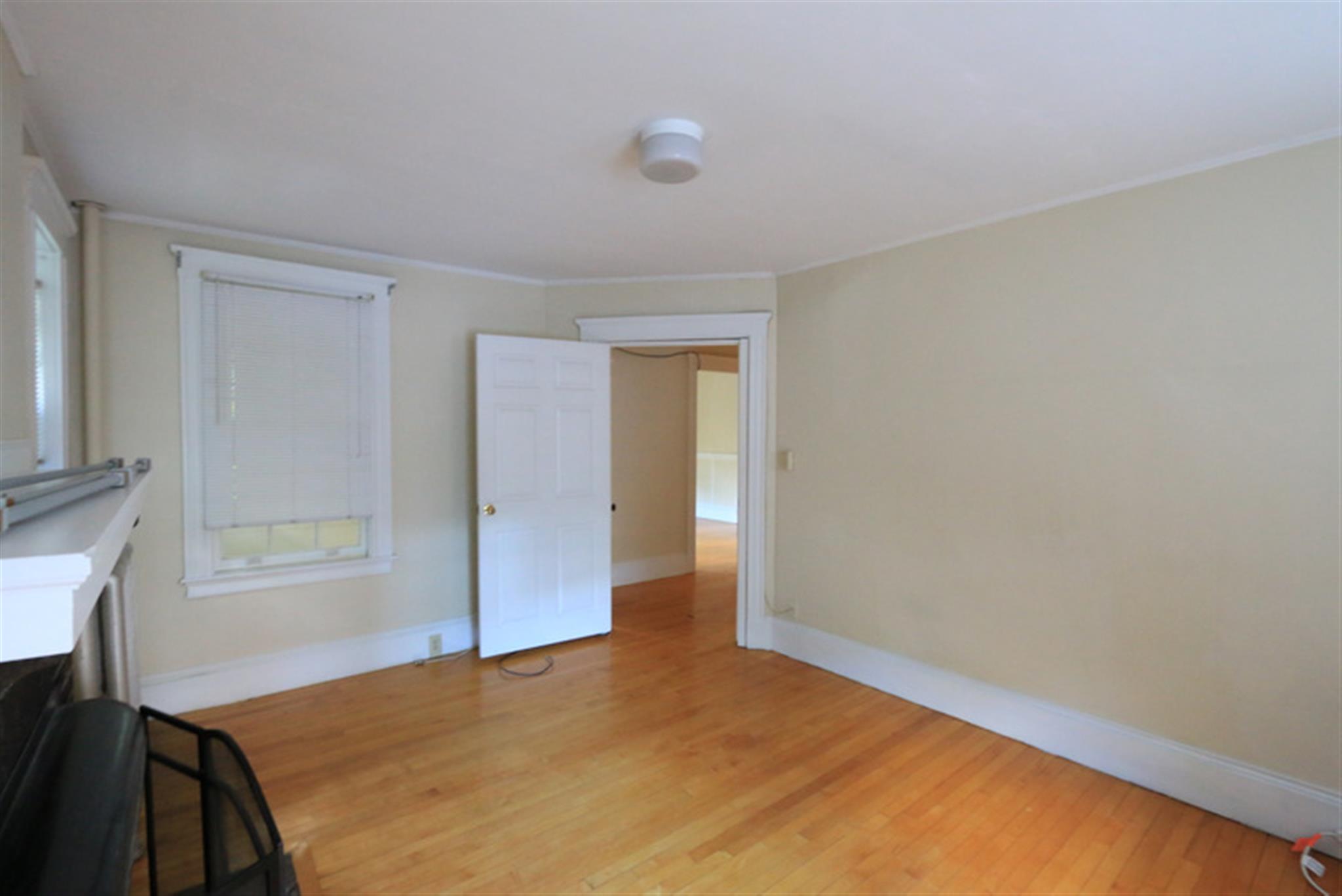 2.5 bed, 1 bath apartment for rent at 6 Craigie Cir Unit 2, Harvard Square — photo 2 of 18