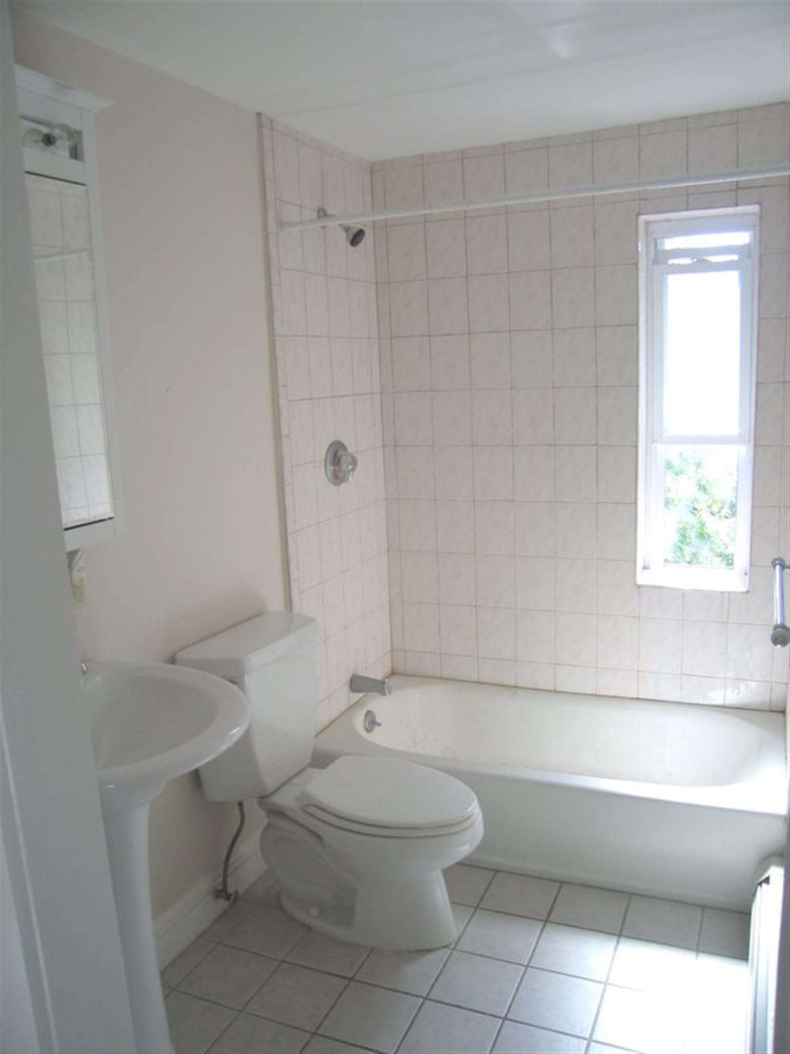 3.5 bed, 1 bath apartment for rent at 107 Brookline St Unit 2, Cambridgeport — photo 7 of 20