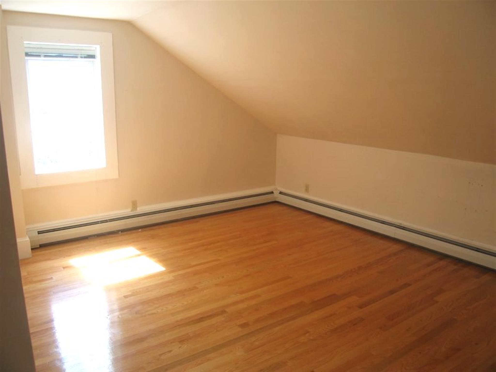 3.5 bed, 1 bath apartment for rent at 107 Brookline St Unit 2, Cambridgeport — photo 10 of 20