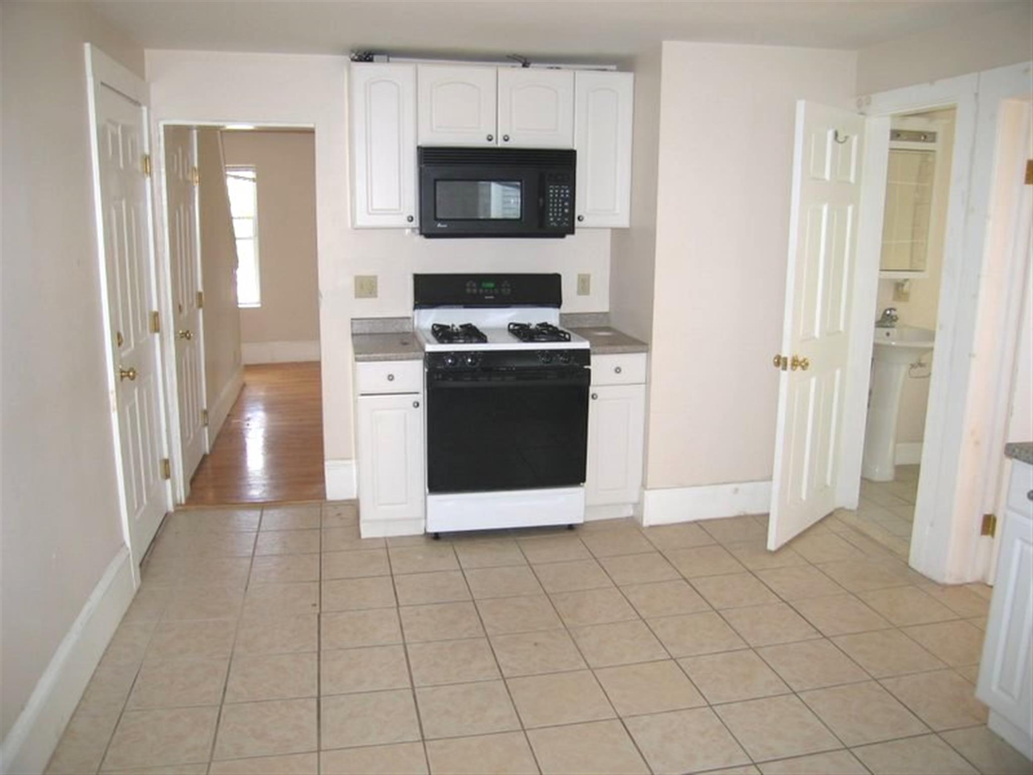 3.5 bed, 1 bath apartment for rent at 107 Brookline St Unit 2, Cambridgeport — photo 5 of 20