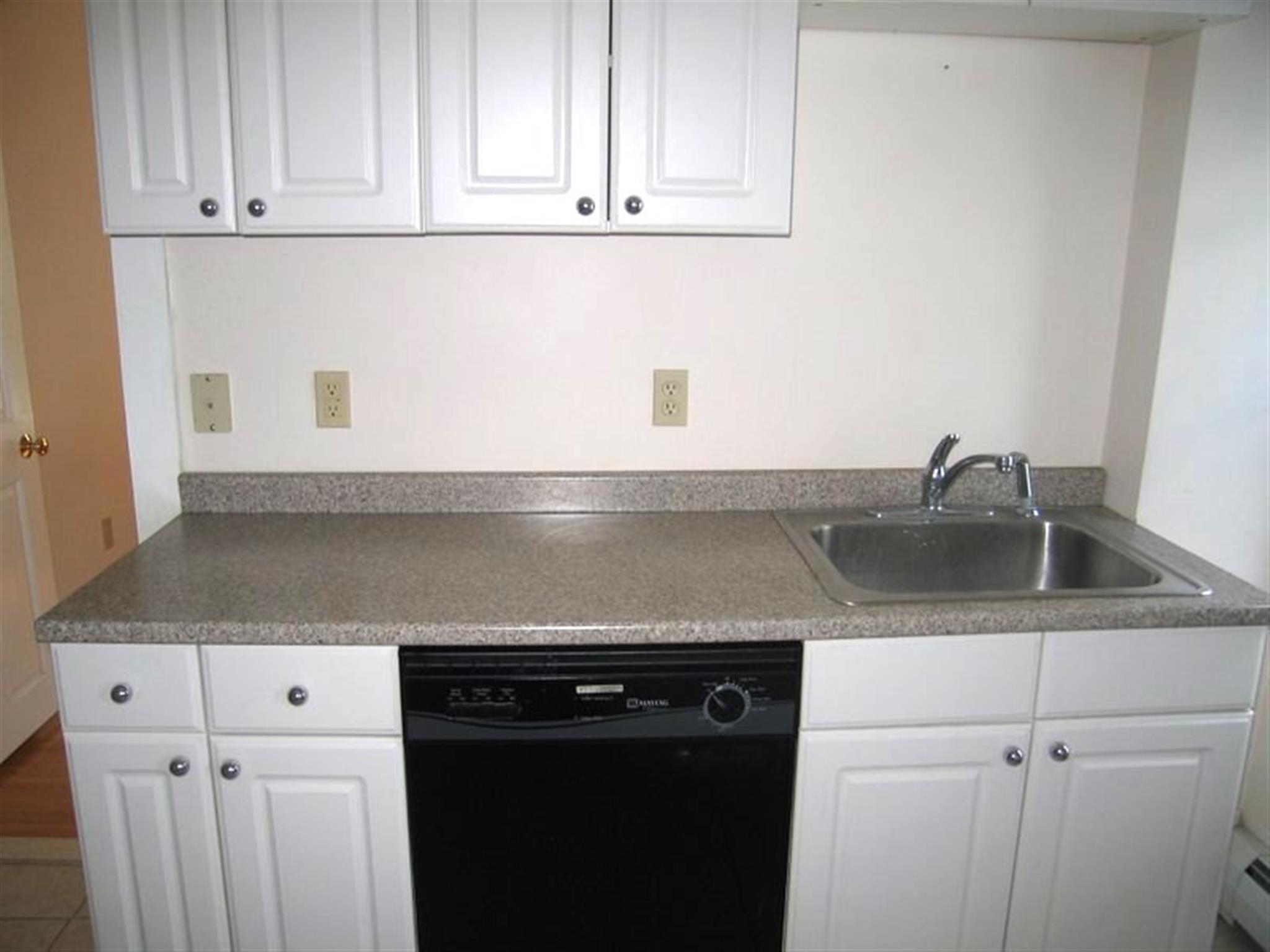 3.5 bed, 1 bath apartment for rent at 107 Brookline St Unit 2, Cambridgeport — photo 11 of 20
