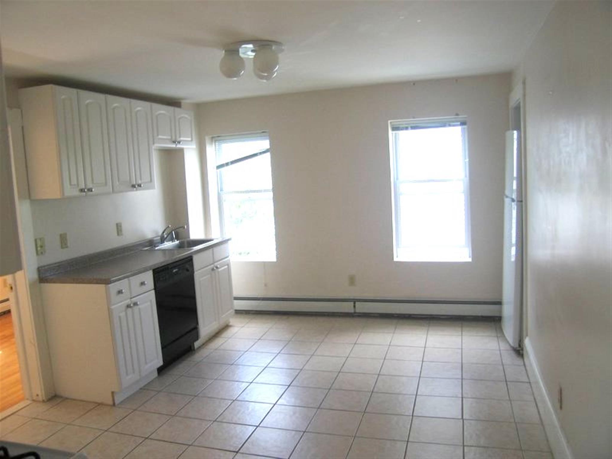 3.5 bed, 1 bath apartment for rent at 107 Brookline St Unit 2, Cambridgeport — photo 12 of 20