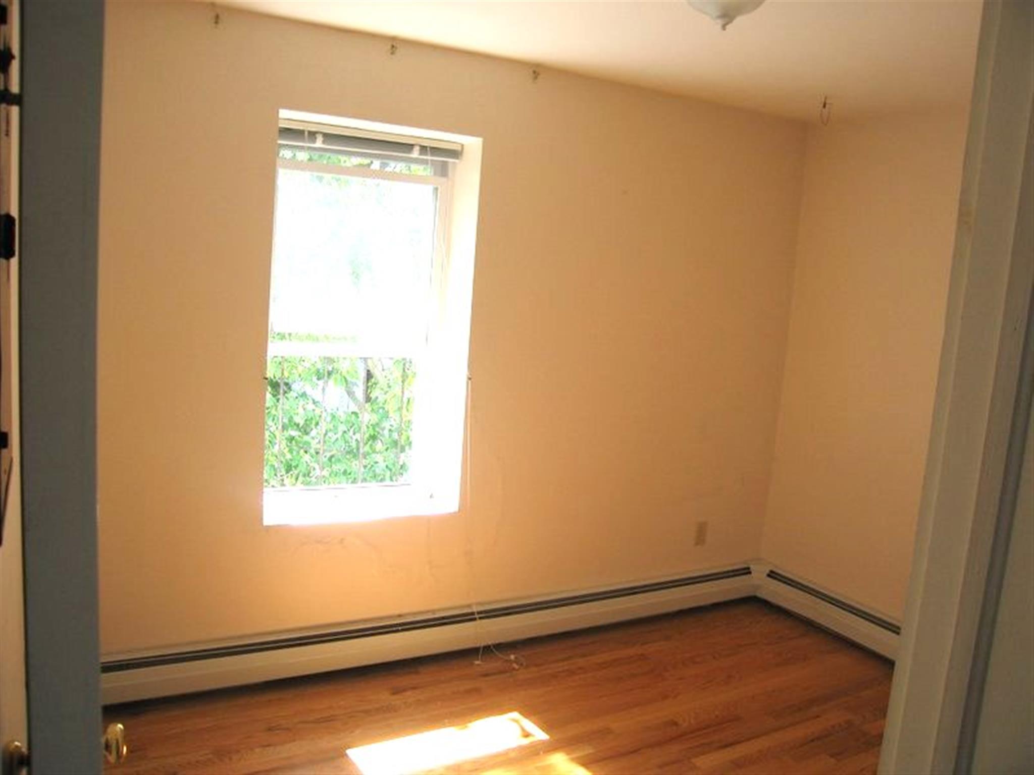 3.5 bed, 1 bath apartment for rent at 107 Brookline St Unit 2, Cambridgeport — photo 14 of 20
