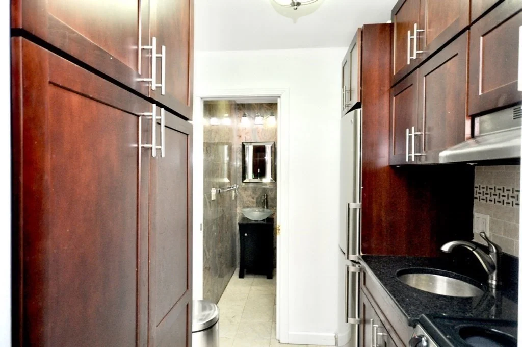 218 Newbury St, Back Bay