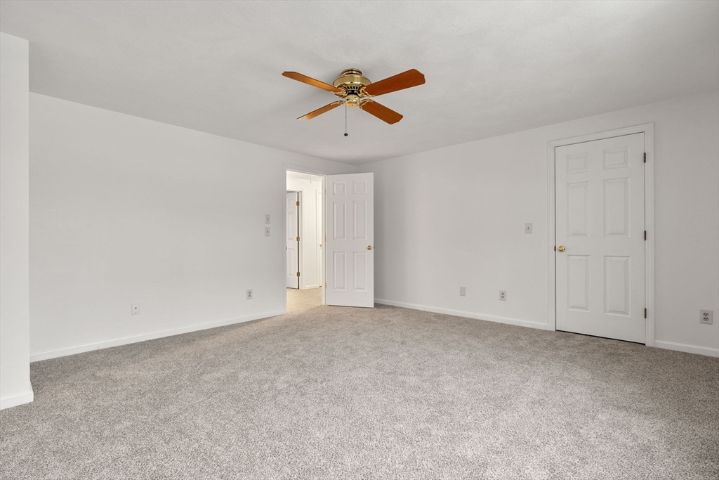 10 Carriage Ct, Merrimac