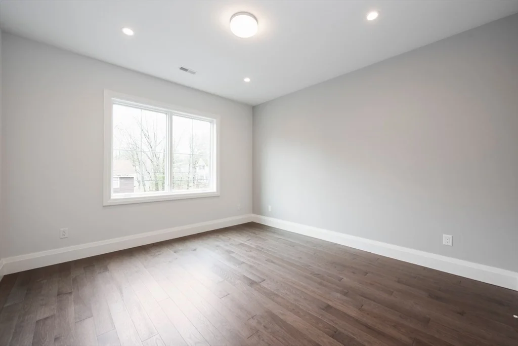 962 Walnut St, Newton