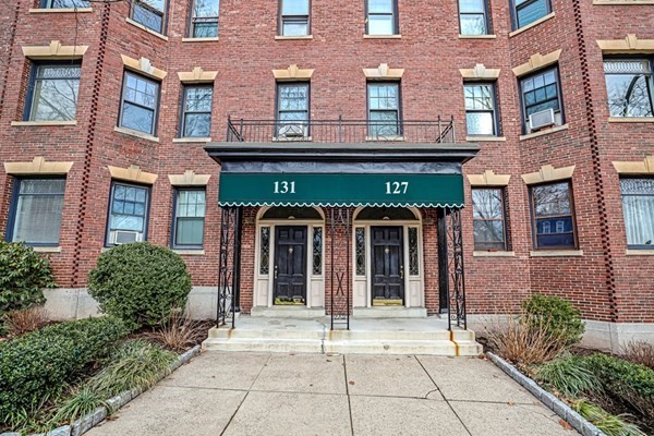 2 bed, 1 bath apartment for rent at 131 Freeman St Unit 1A, Coolidge Corner — photo 1 of 14
