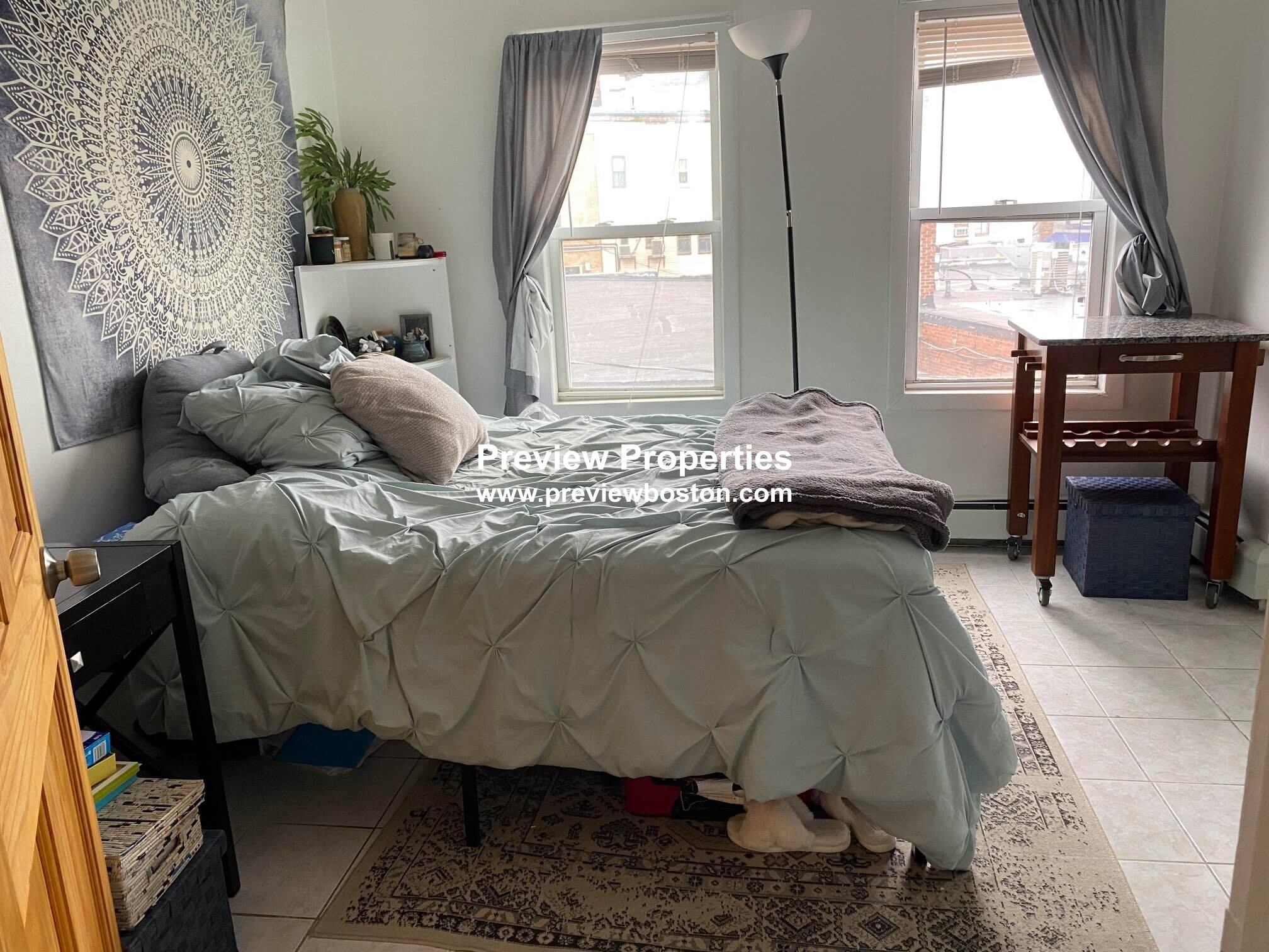 8 Starr Ln, Jamaica Plain