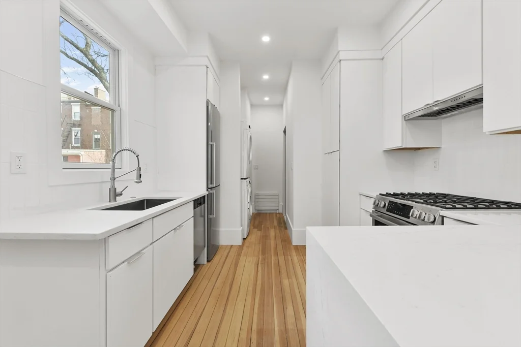 31 Pleasant St, Charlestown