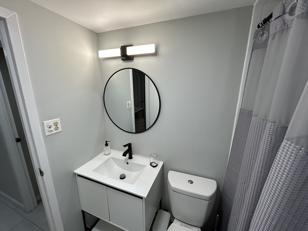 881 Broadway, Everett