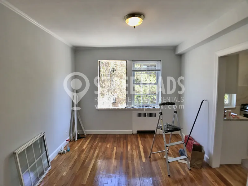 1129 Beacon St, Longwood