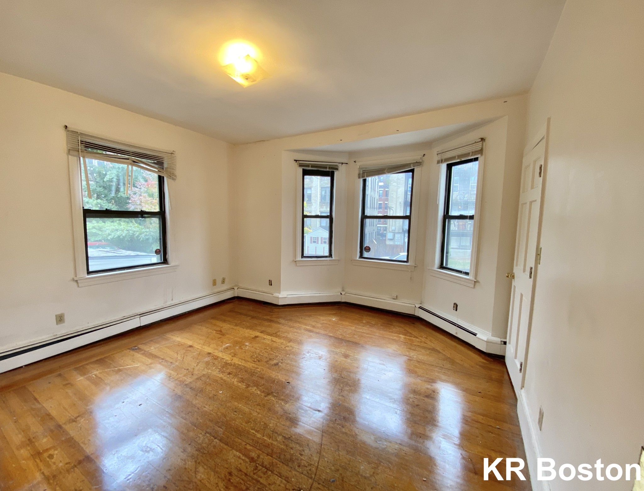 4 bed, 2 bath apartment for rent at 132 Chiswick Rd Unit 1, Brighton — photo 7 of 8
