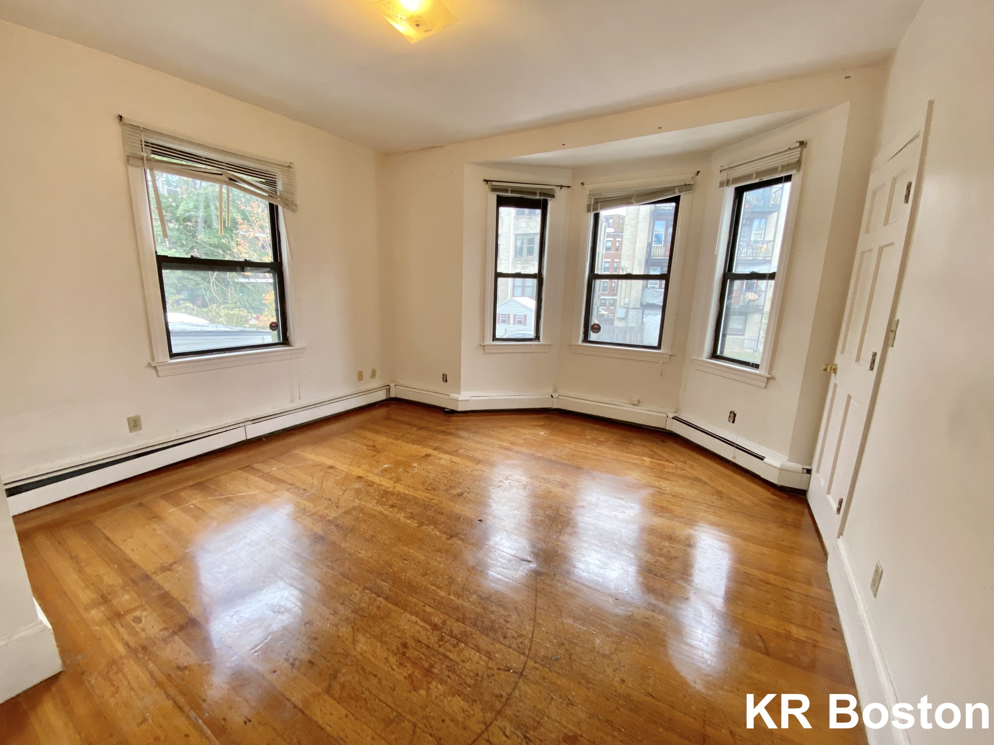 4 bed, 2 bath apartment for rent at 132 Chiswick Rd Unit 1, Brighton — photo 3 of 8