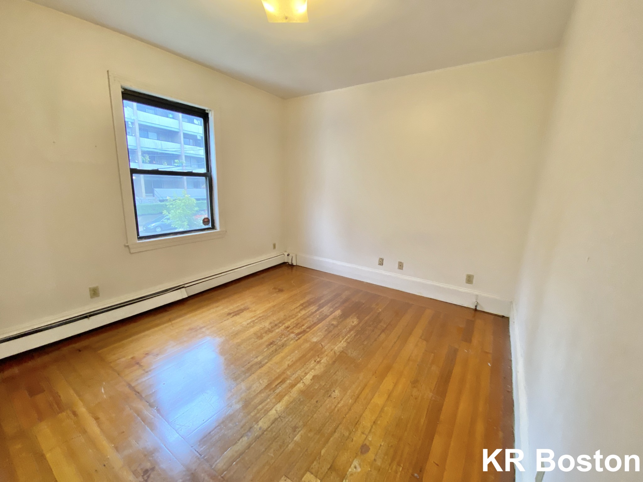 4 bed, 2 bath apartment for rent at 132 Chiswick Rd Unit 1, Brighton — photo 2 of 8