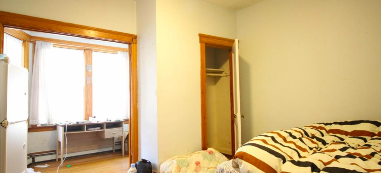 3 bed, 1.5 bath apartment for rent at 132 Glenville Ave Unit B, Allston — photo 2 of 3