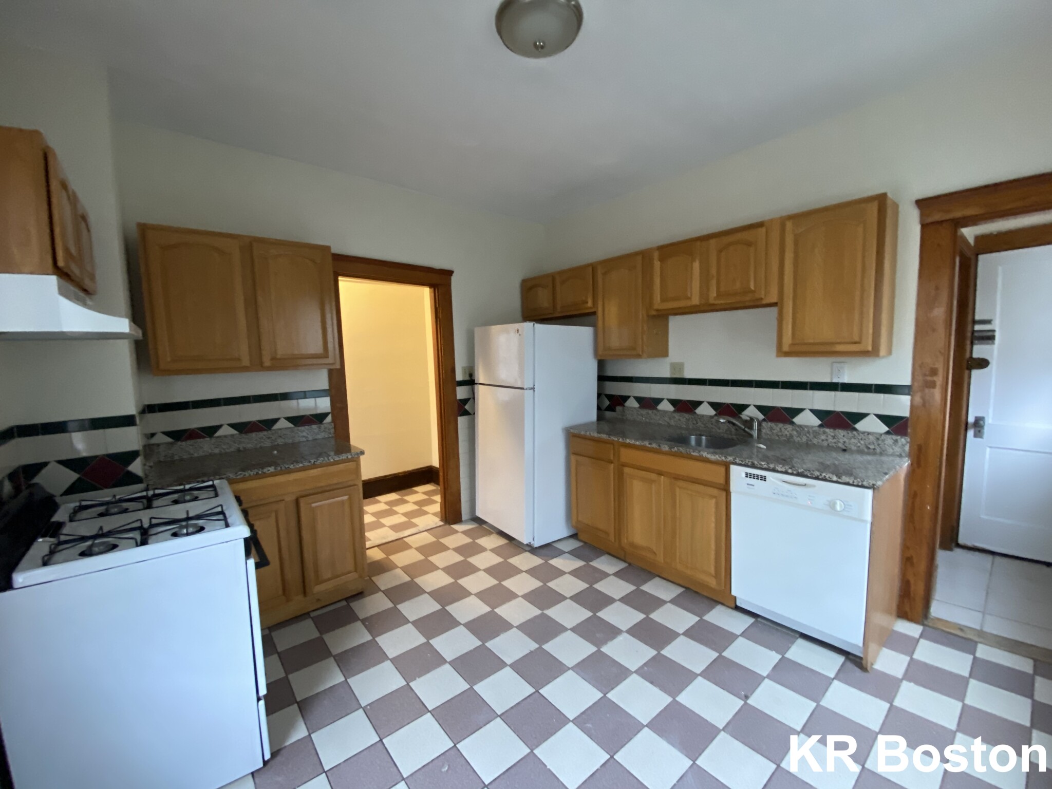 3 bed, 1.5 bath apartment for rent at 132 Glenville Ave Unit B, Allston — photo 1 of 3