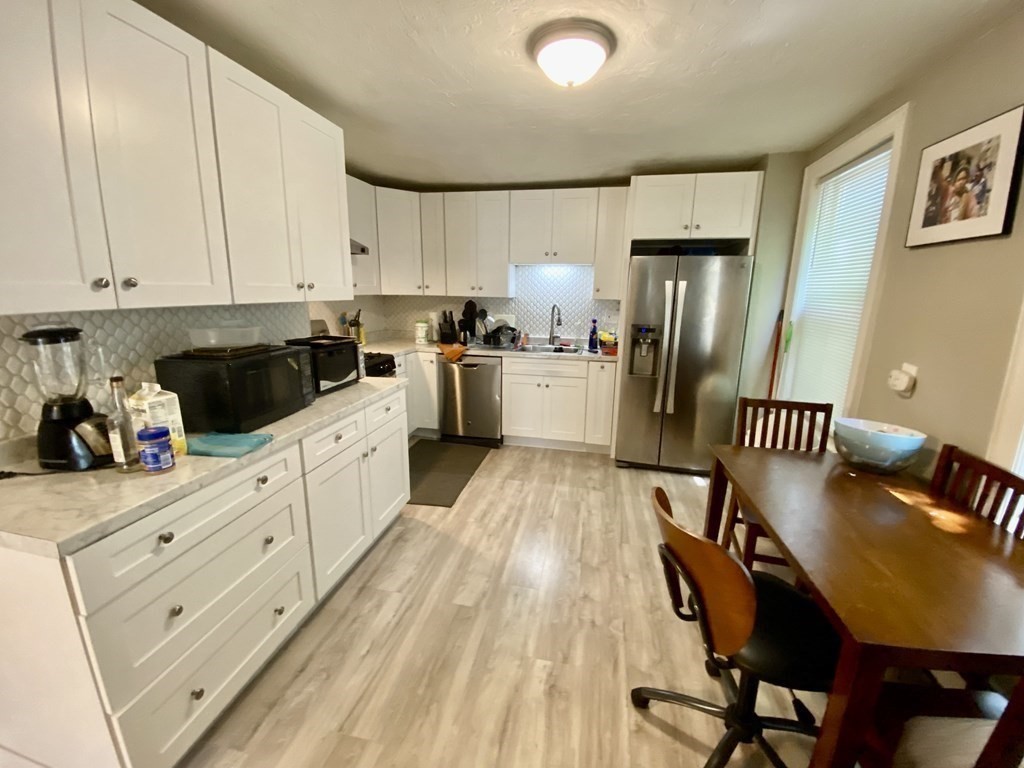 3 bed, 1 bath apartment for rent at 132 Hyde Park Ave Unit 1, Jamaica Plain — photo 3 of 17
