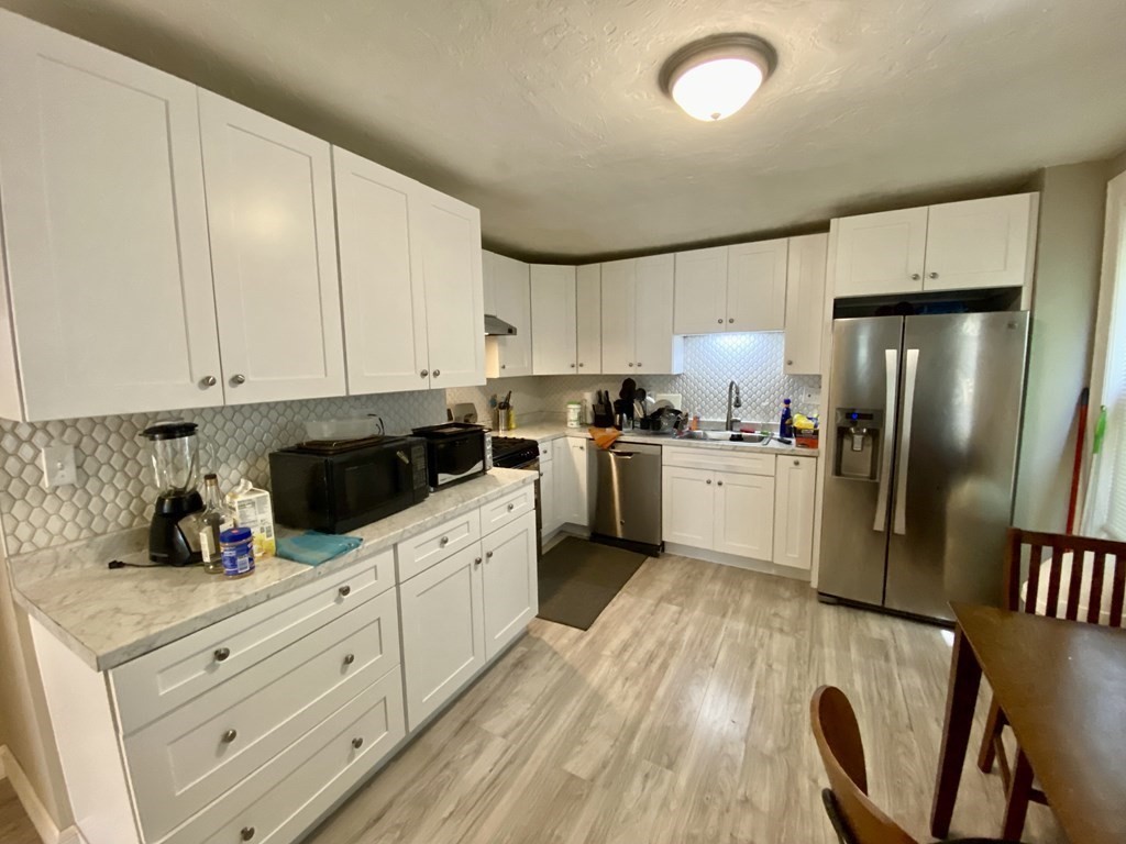 3 bed, 1 bath apartment for rent at 132 Hyde Park Ave Unit 1, Jamaica Plain — photo 5 of 17