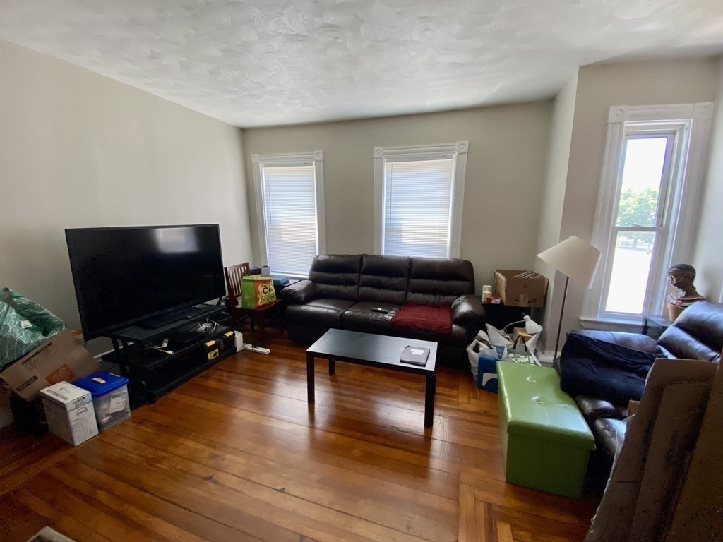 3 bed, 1 bath apartment for rent at 132 Hyde Park Ave Unit 1, Jamaica Plain — photo 7 of 17