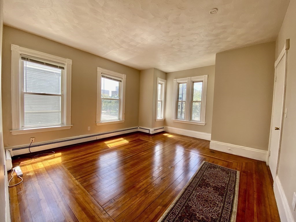3 bed, 1 bath apartment for rent at 132 Hyde Park Ave Unit 1, Jamaica Plain — photo 8 of 17