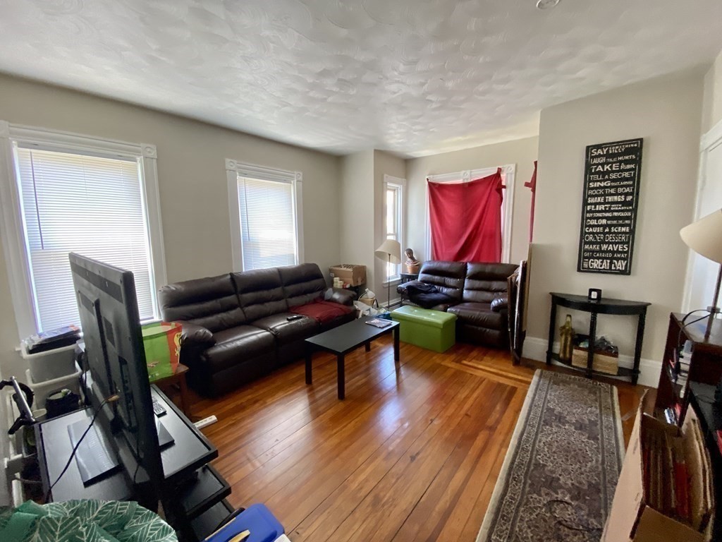 3 bed, 1 bath apartment for rent at 132 Hyde Park Ave Unit 1, Jamaica Plain — photo 9 of 17