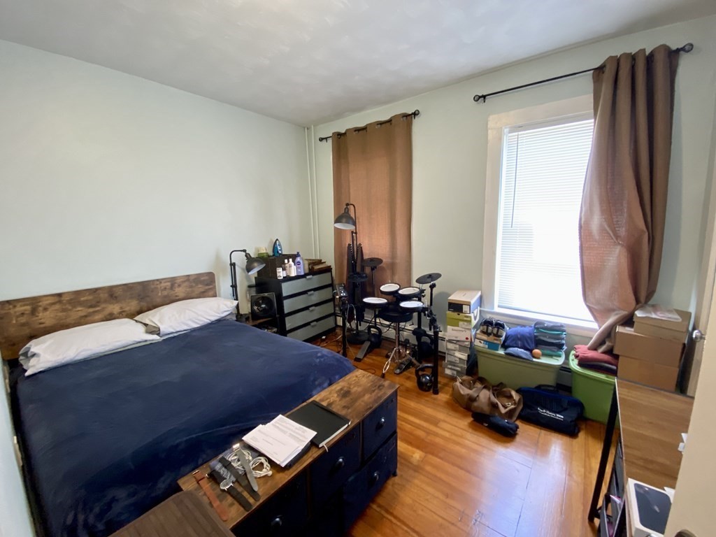 3 bed, 1 bath apartment for rent at 132 Hyde Park Ave Unit 1, Jamaica Plain — photo 13 of 17