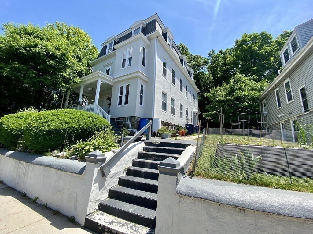 3 bed, 1 bath apartment for rent at 132 Hyde Park Ave Unit 1, Jamaica Plain — photo 14 of 17
