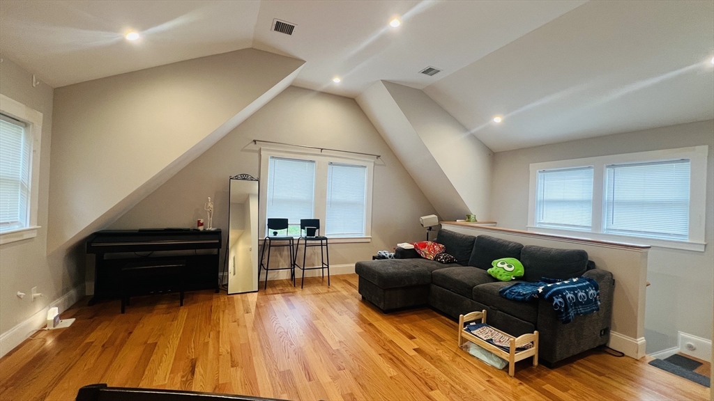 440 Washington St, Wellesley