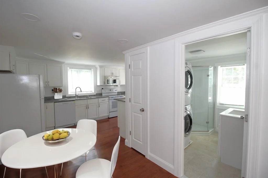 96 Walnut Ln, Attleboro