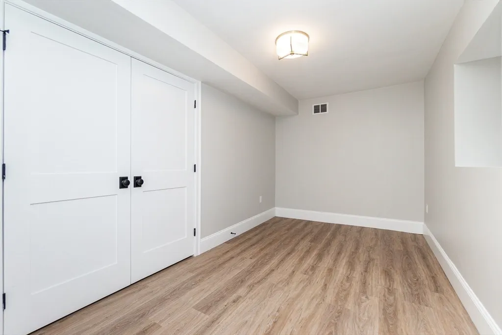 20 Sheridan Ave, Medford