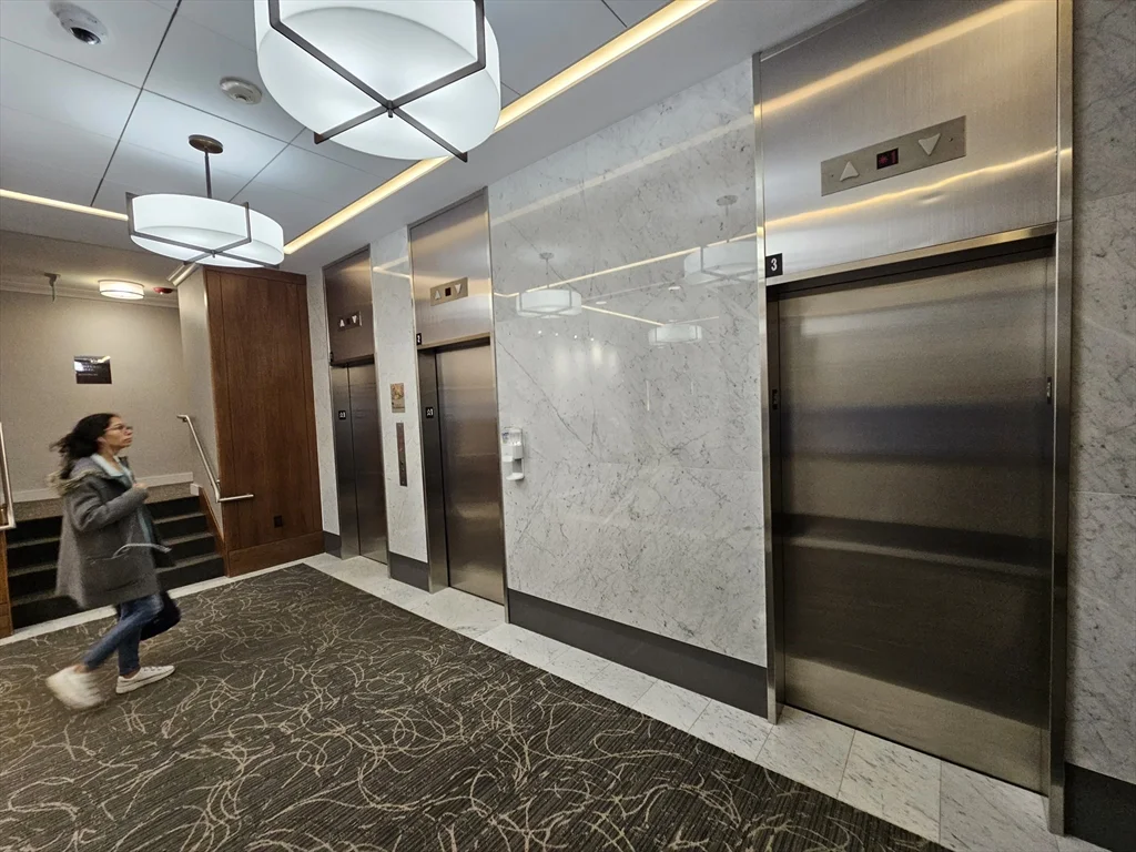 8 Whittier Pl, West End